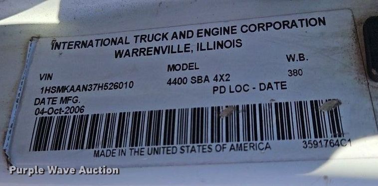 image for item DN7204 2007 International  4400 flatbed truck