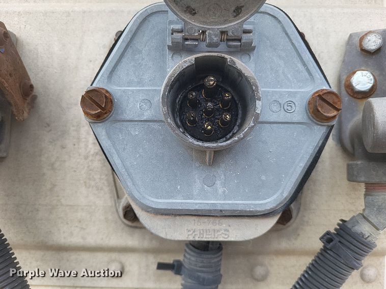 image for item DO4817 2007 Utility  4000D-X dry van trailer