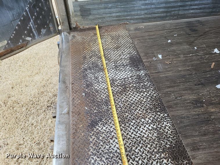 image for item DO4817 2007 Utility  4000D-X dry van trailer