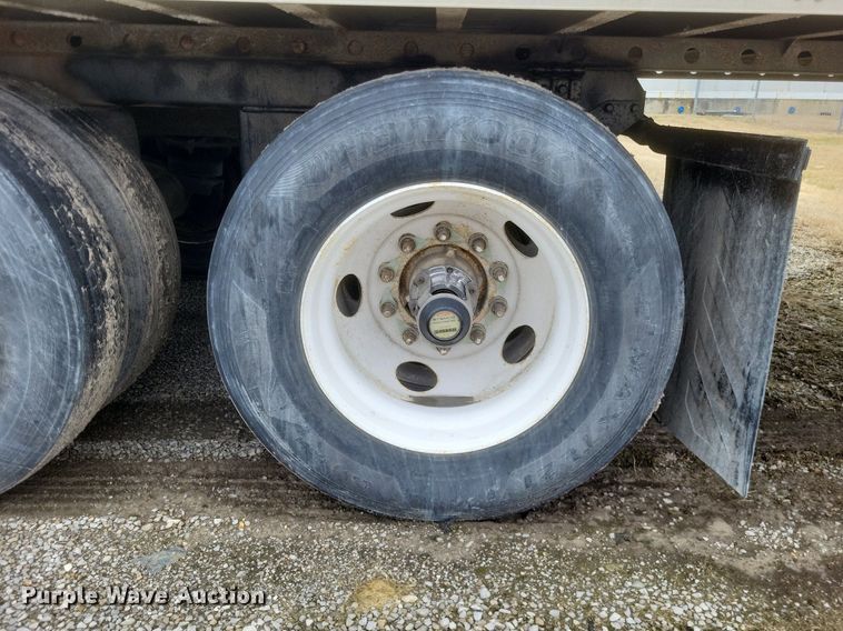 image for item DO4817 2007 Utility  4000D-X dry van trailer