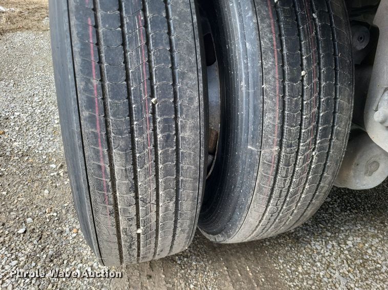 image for item DO4817 2007 Utility  4000D-X dry van trailer