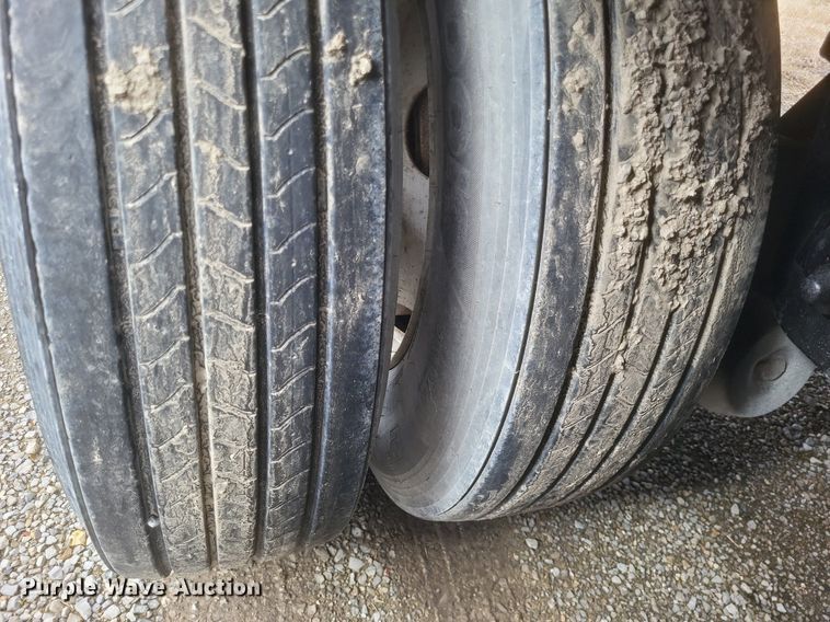 image for item DO4817 2007 Utility  4000D-X dry van trailer