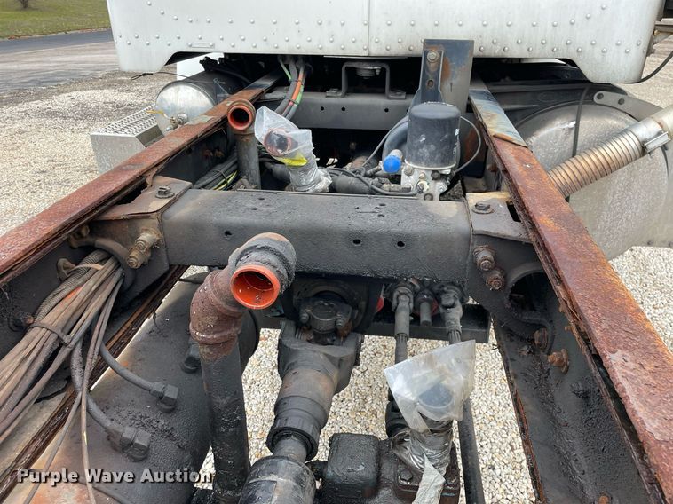 image for item DP0269 2007 Peterbilt 335 truck cab and chassis