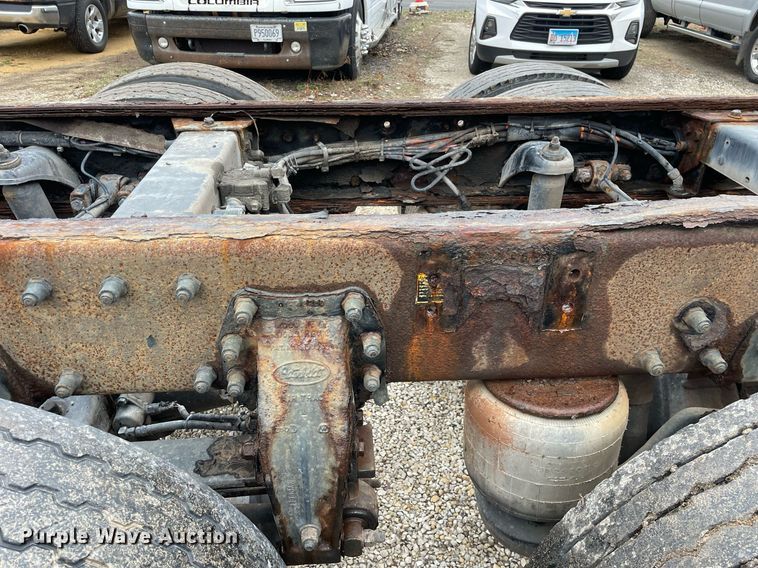 image for item DP0269 2007 Peterbilt 335 truck cab and chassis