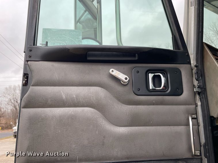 image for item DP0269 2007 Peterbilt 335 truck cab and chassis