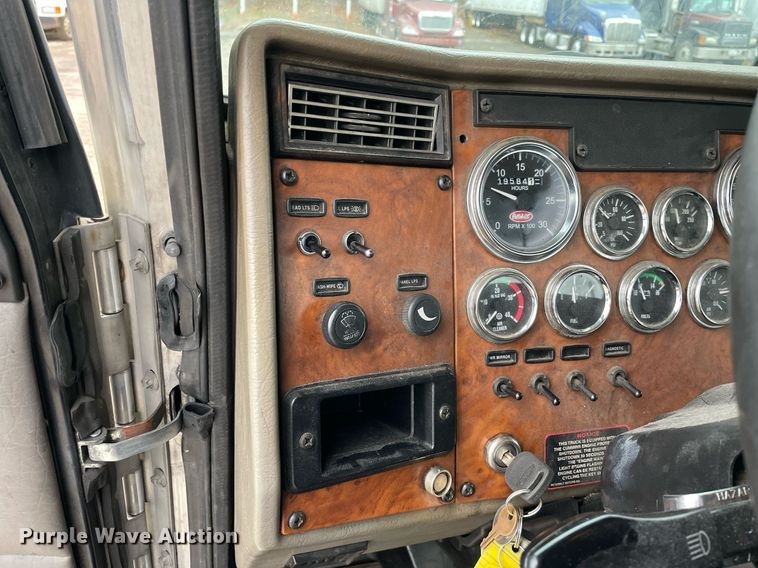 image for item DP0269 2007 Peterbilt 335 truck cab and chassis