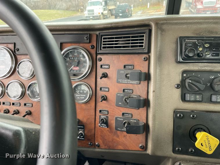 image for item DP0269 2007 Peterbilt 335 truck cab and chassis