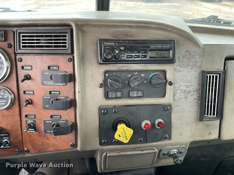 image for item DP0269 2007 Peterbilt 335 truck cab and chassis