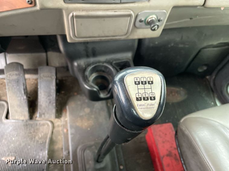 image for item DP0269 2007 Peterbilt 335 truck cab and chassis