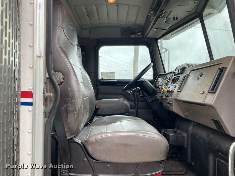 image for item DP0269 2007 Peterbilt 335 truck cab and chassis