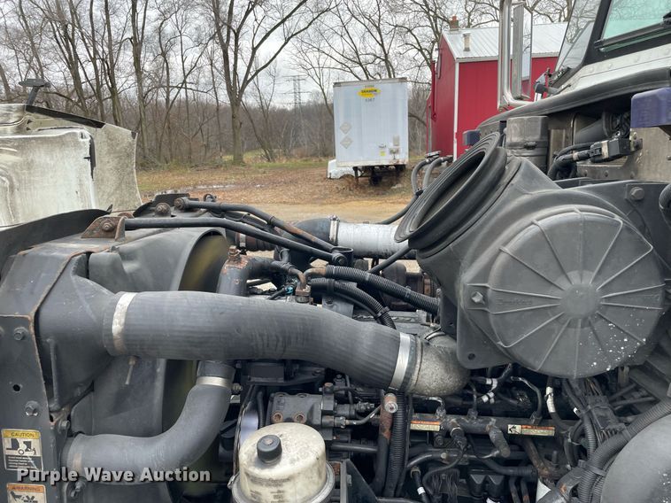 image for item DP0269 2007 Peterbilt 335 truck cab and chassis