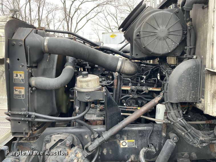 image for item DP0269 2007 Peterbilt 335 truck cab and chassis