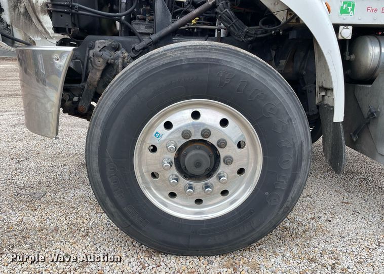 image for item DP0269 2007 Peterbilt 335 truck cab and chassis