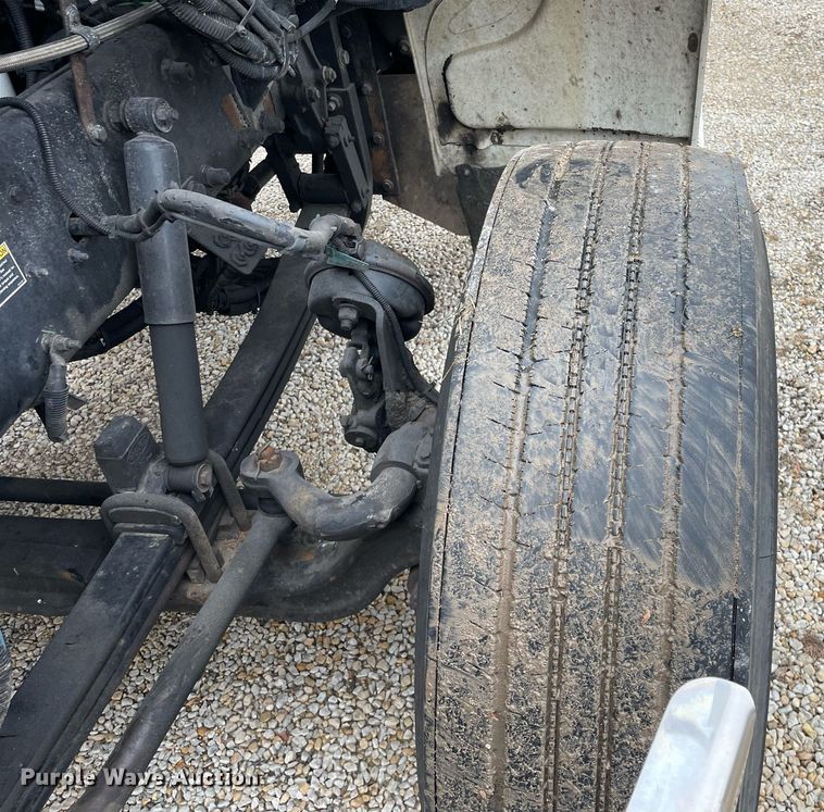 image for item DP0269 2007 Peterbilt 335 truck cab and chassis