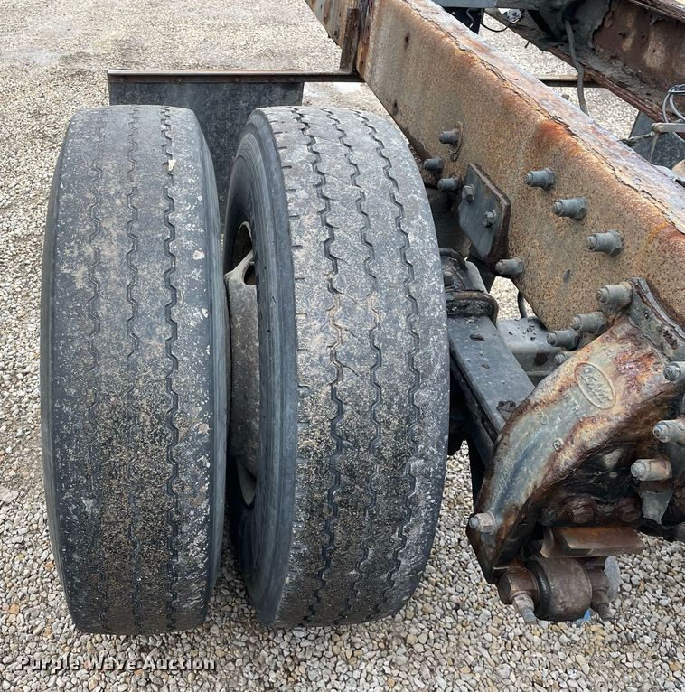 image for item DP0269 2007 Peterbilt 335 truck cab and chassis