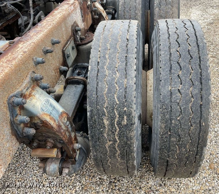 image for item DP0269 2007 Peterbilt 335 truck cab and chassis