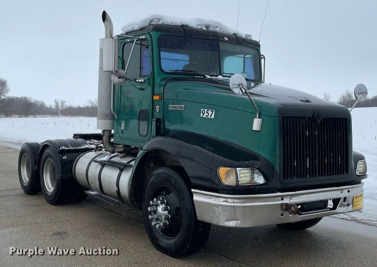 image for item DP0288 2000 International  9100 semi truck