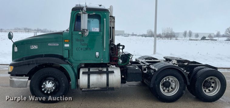 image for item DP0288 2000 International  9100 semi truck