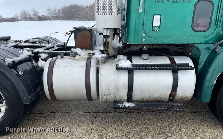 image for item DP0288 2000 International  9100 semi truck