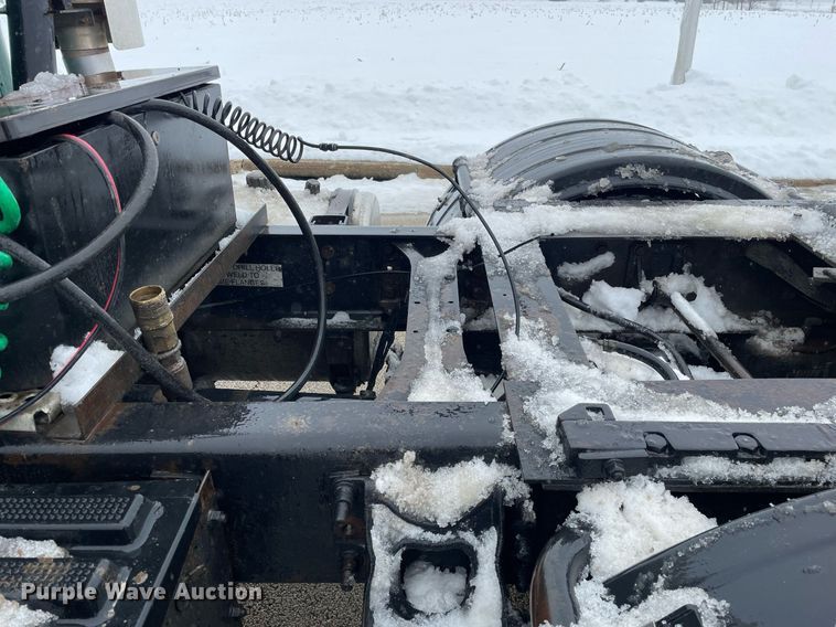 image for item DP0288 2000 International  9100 semi truck