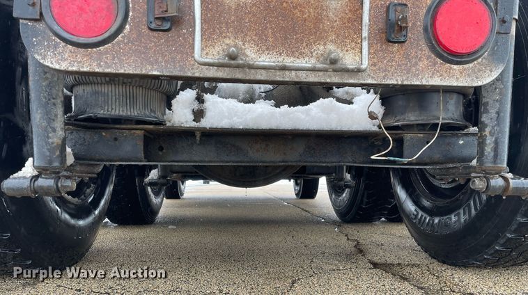 image for item DP0288 2000 International  9100 semi truck