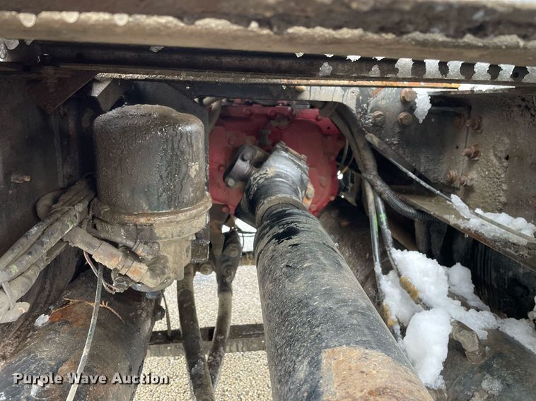 image for item DP0288 2000 International  9100 semi truck