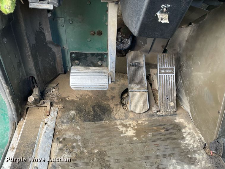 image for item DP0288 2000 International  9100 semi truck