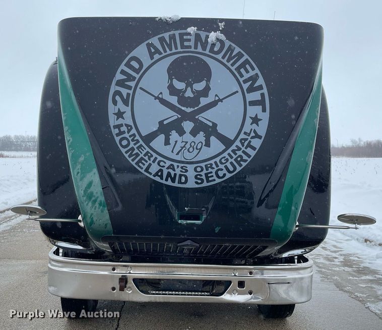 image for item DP0288 2000 International  9100 semi truck