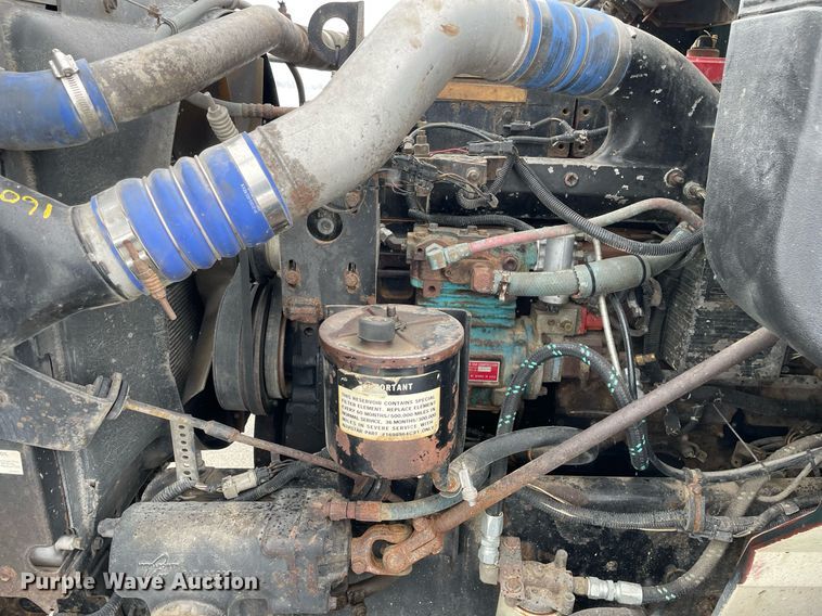 image for item DP0288 2000 International  9100 semi truck