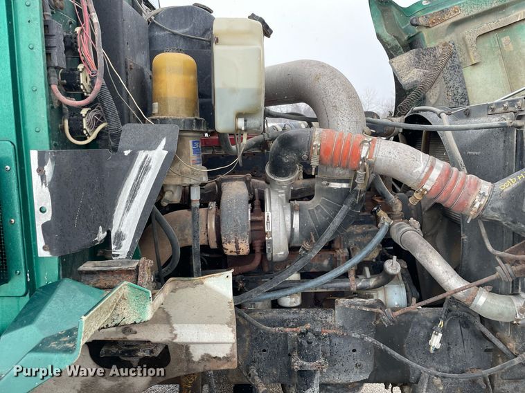 image for item DP0288 2000 International  9100 semi truck