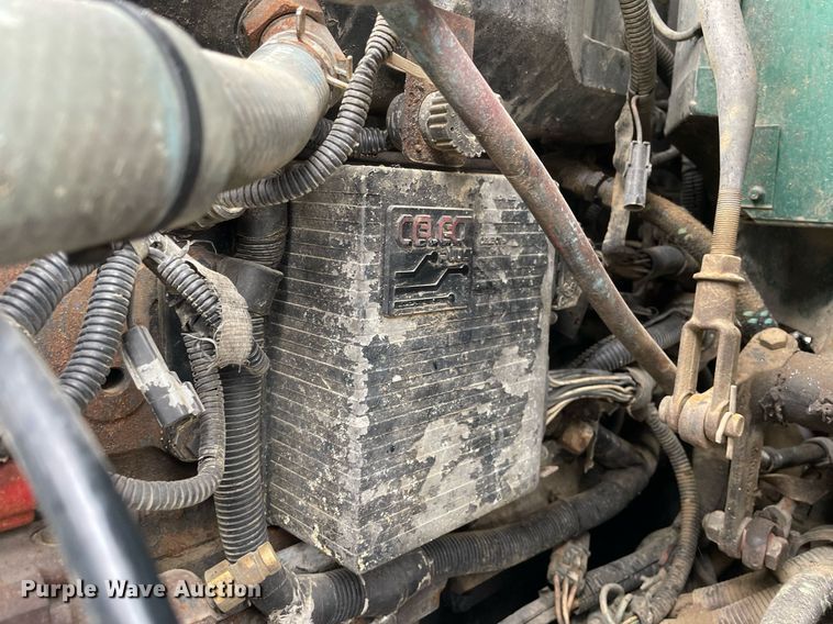 image for item DP0288 2000 International  9100 semi truck