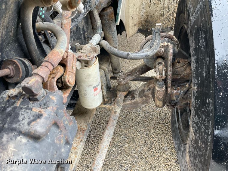 image for item DP0288 2000 International  9100 semi truck