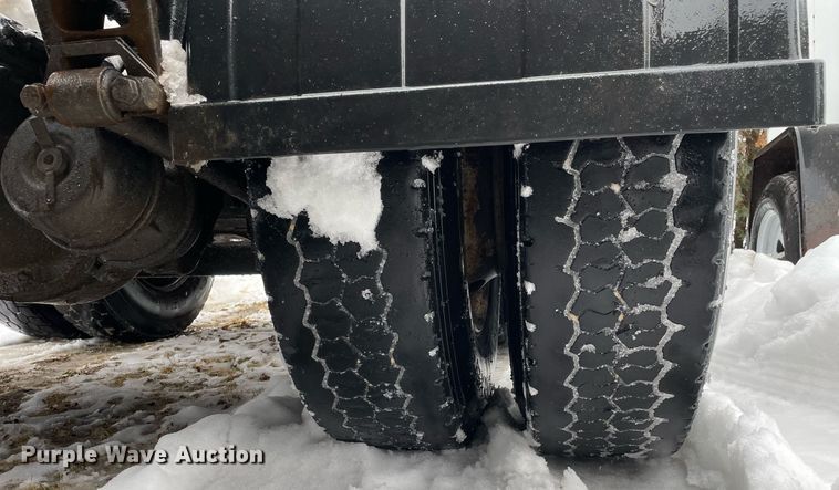 image for item DP0288 2000 International  9100 semi truck