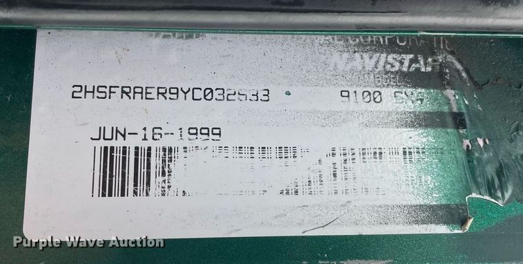 image for item DP0288 2000 International  9100 semi truck