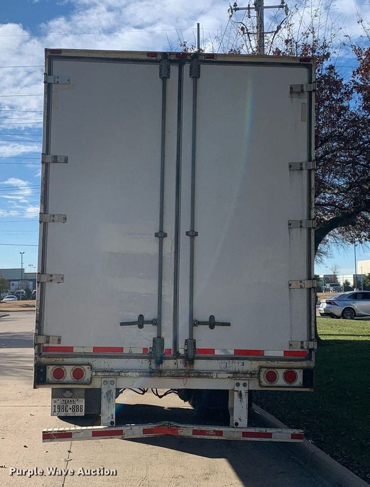 image for item DP8820 2004 Stoughton dry van trailer