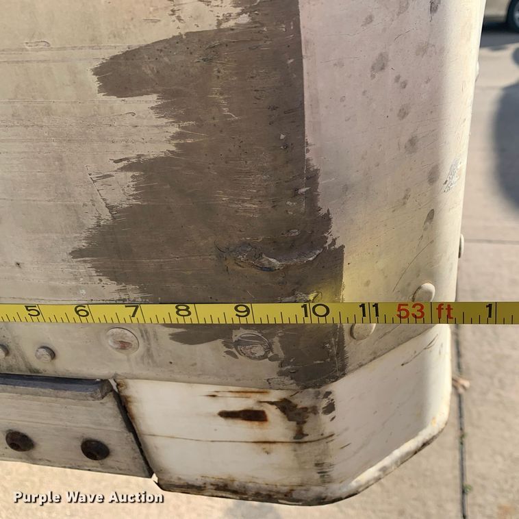 image for item DP8820 2004 Stoughton dry van trailer