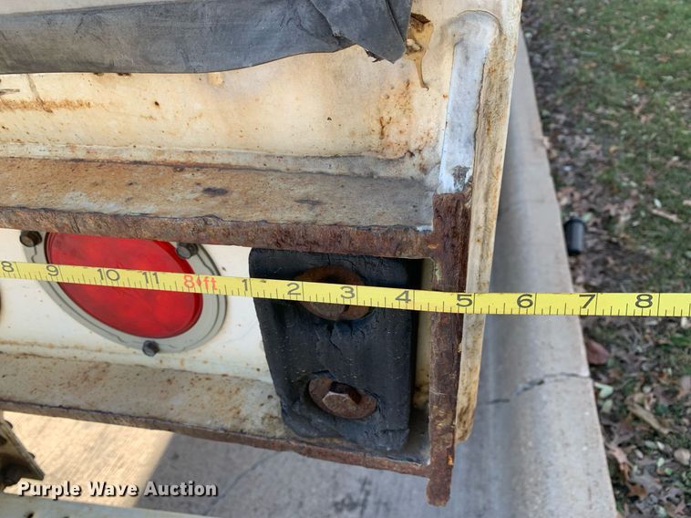 image for item DP8820 2004 Stoughton dry van trailer