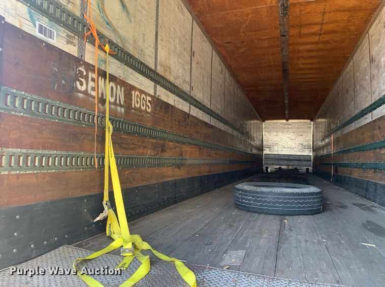 image for item DP8820 2004 Stoughton dry van trailer