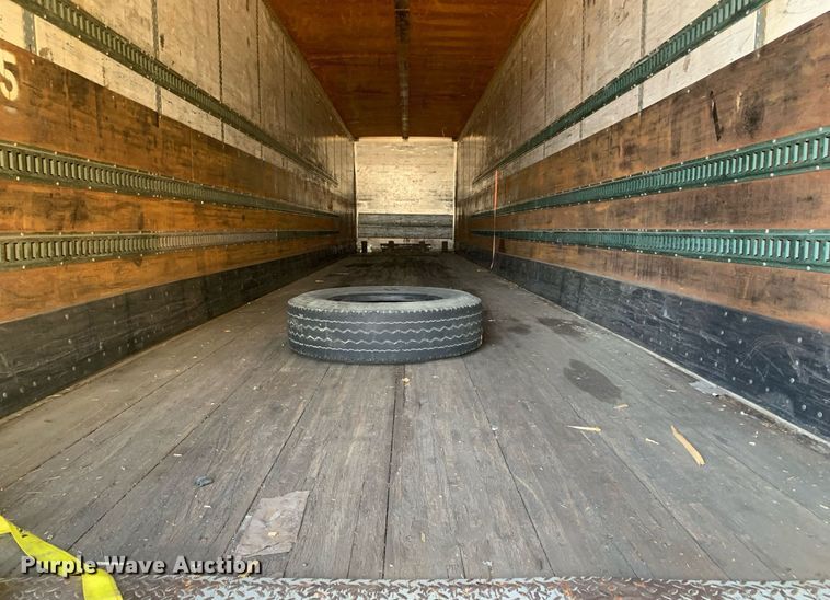 image for item DP8820 2004 Stoughton dry van trailer