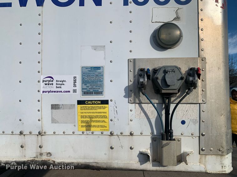 image for item DP8820 2004 Stoughton dry van trailer