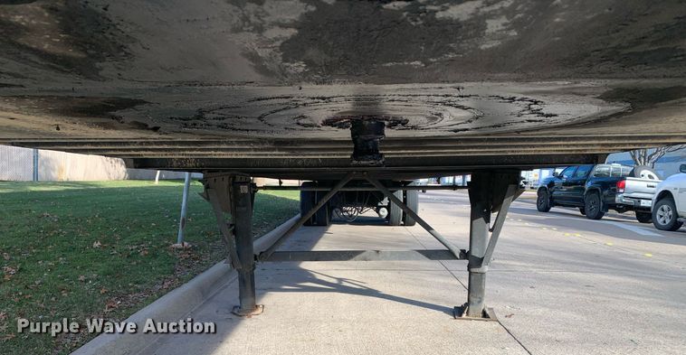 image for item DP8820 2004 Stoughton dry van trailer