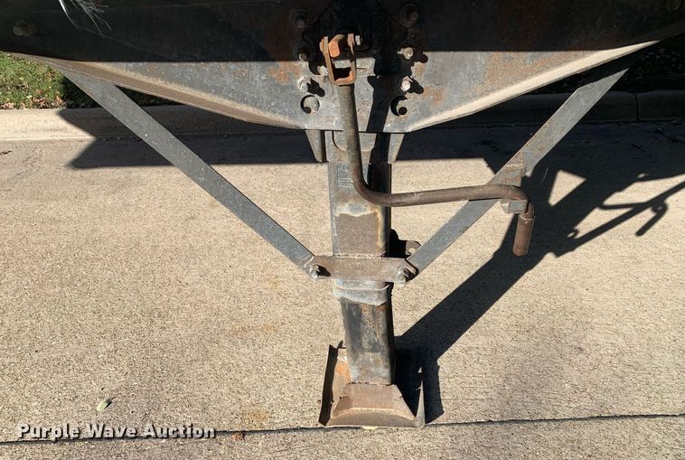 image for item DP8820 2004 Stoughton dry van trailer