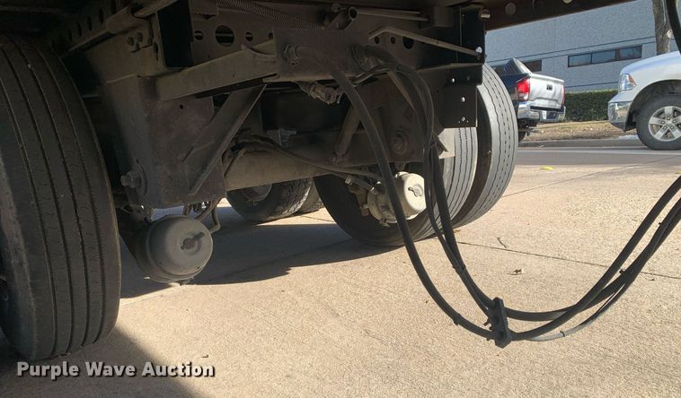 image for item DP8820 2004 Stoughton dry van trailer