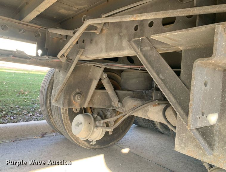 image for item DP8820 2004 Stoughton dry van trailer