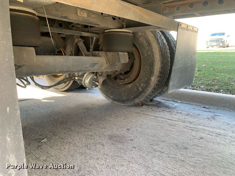 image for item DP8820 2004 Stoughton dry van trailer