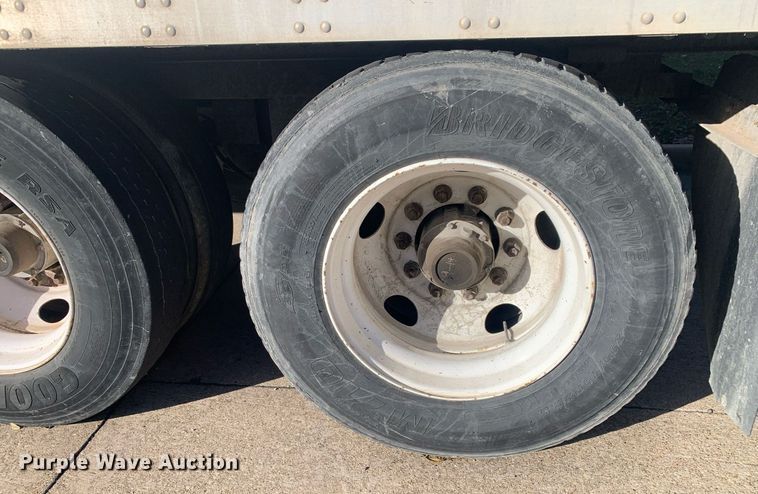 image for item DP8820 2004 Stoughton dry van trailer