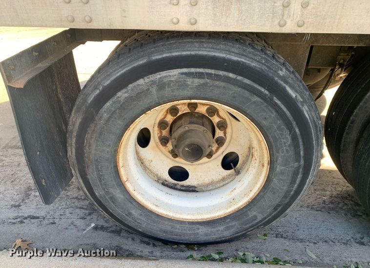 image for item DP8820 2004 Stoughton dry van trailer