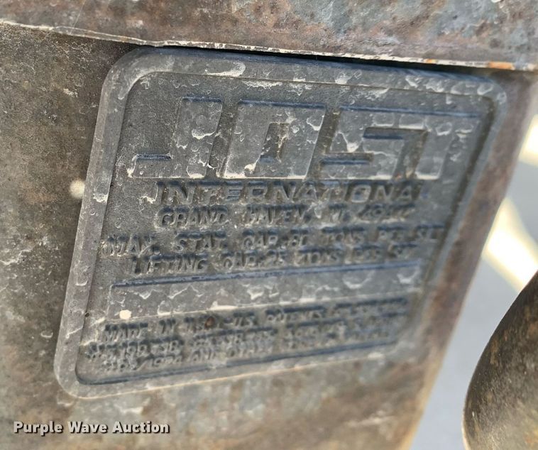 image for item DP8820 2004 Stoughton dry van trailer