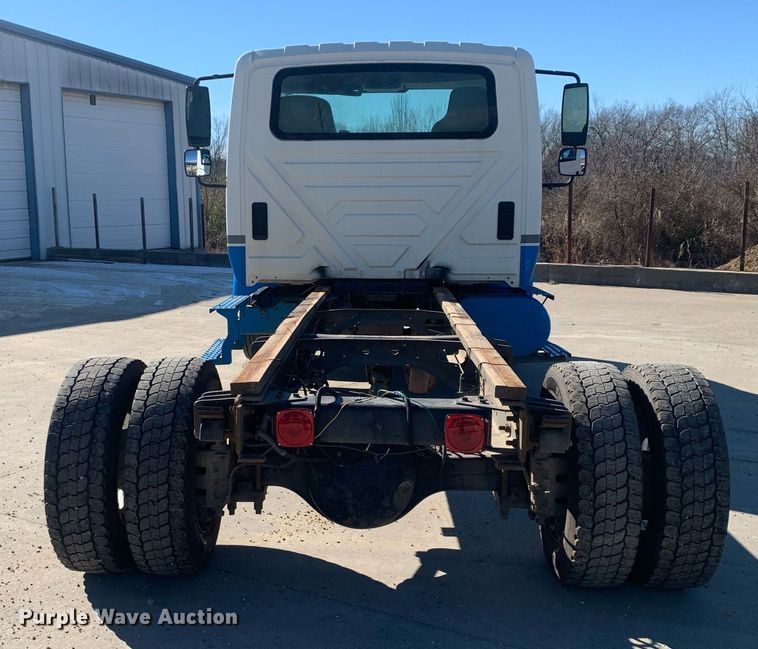 image for item DP8828 2005 International 4300 truck cab and chassis