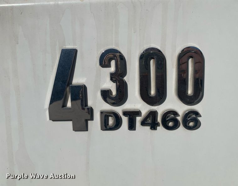 image for item DP8828 2005 International 4300 truck cab and chassis